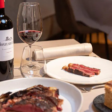 מלון Restaurante Abadesa 2*