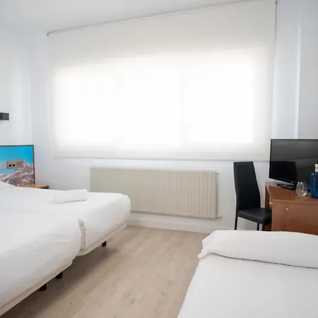 מלון Restaurante Abadesa 2*