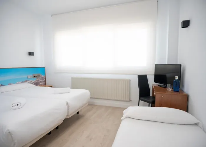 호텔 Restaurante Abadesa 2*