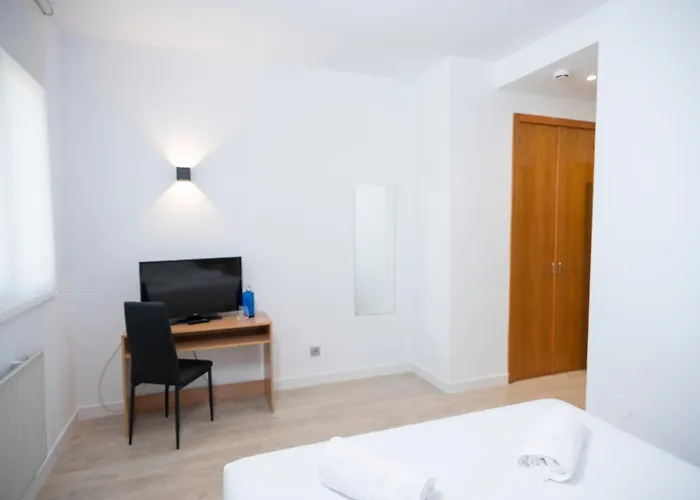 Restaurante Abadesa 2* 빌라곤잘로페데르날레스