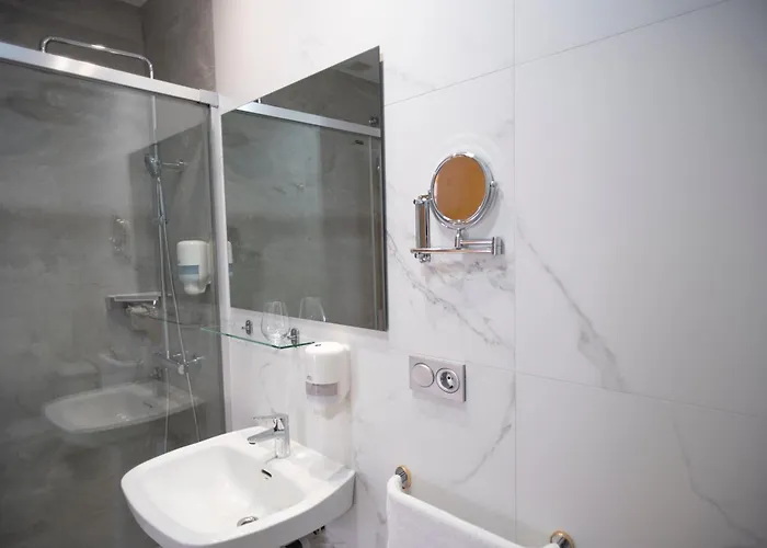 Restaurante Abadesa 빌라곤잘로페데르날레스