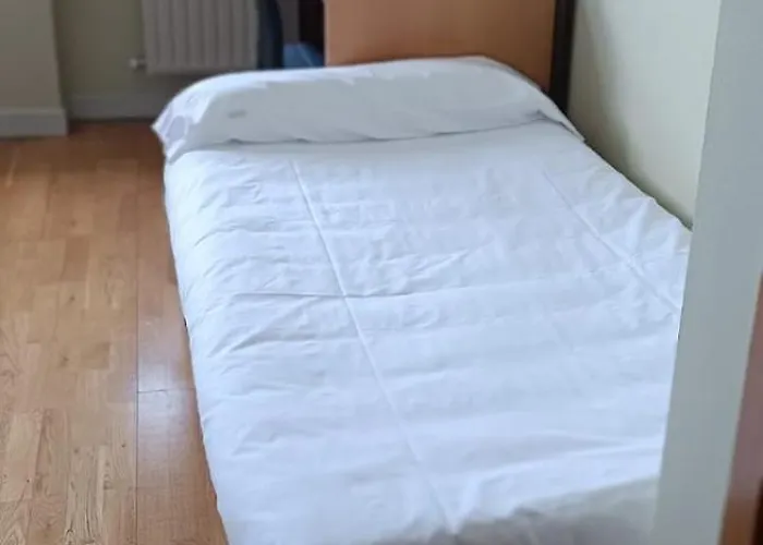 Restaurante Abadesa 호텔 빌라곤잘로페데르날레스